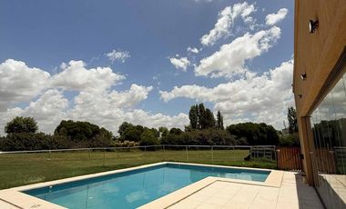 Casa en alquiler - 4 Dormitorios 4 Baños - 1.750Mts2 - La Plata