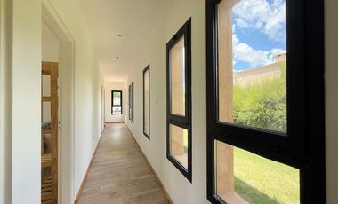 Casa en alquiler - 4 Dormitorios 4 Baños - 1.750Mts2 - La Plata
