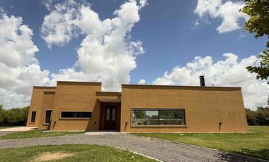 Casa en alquiler - 4 Dormitorios 4 Baños - 1.750Mts2 - La Plata