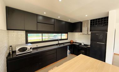 Casa en alquiler - 4 Dormitorios 4 Baños - 1.750Mts2 - La Plata