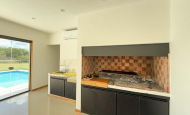 Casa en alquiler - 4 Dormitorios 4 Baños - 1.750Mts2 - La Plata