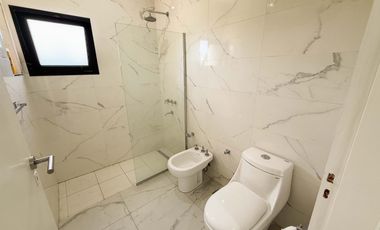 Casa en alquiler - 4 Dormitorios 4 Baños - 1.750Mts2 - La Plata