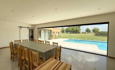 Casa en alquiler - 4 Dormitorios 4 Baños - 1.750Mts2 - La Plata