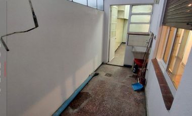 Departamento 2 ambientes con patio en alquiler