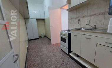 Departamento 2 ambientes con patio en alquiler