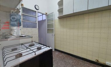 Departamento 2 ambientes con patio en alquiler