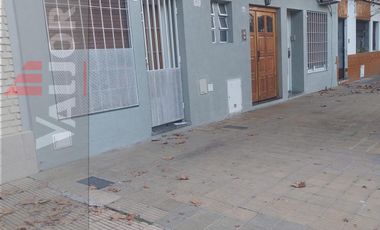 Departamento 2 ambientes con patio en alquiler