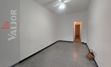 Departamento 2 ambientes con patio en alquiler