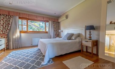 Casa con pileta en River Oaks