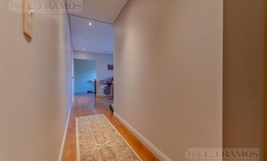 Casa con pileta en River Oaks