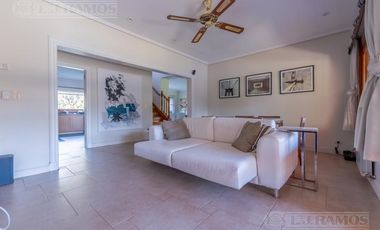 Casa con pileta en River Oaks