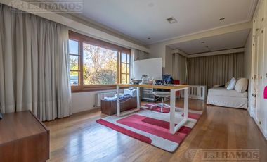 Casa con pileta en River Oaks