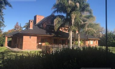 Casa con pileta en River Oaks