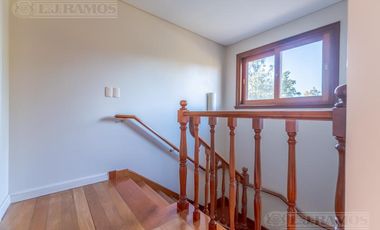 Casa con pileta en River Oaks