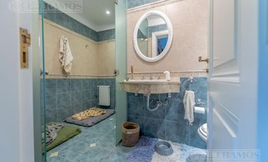 Casa con pileta en River Oaks