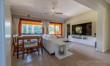 Casa con pileta en River Oaks
