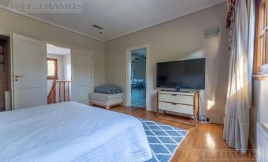 Casa con pileta en River Oaks