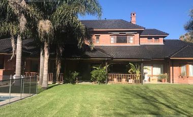 Casa con pileta en River Oaks