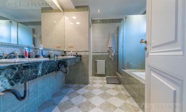 Casa con pileta en River Oaks