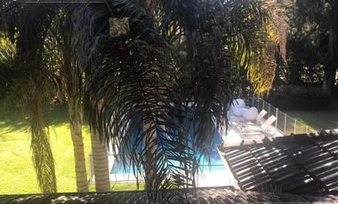 Casa con pileta en River Oaks
