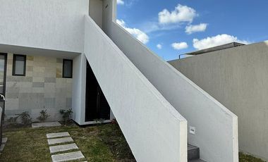 ESTRENA CASA EN RENTA DE 2 PISOS EN EMMA CUMBRES DEL LAGO