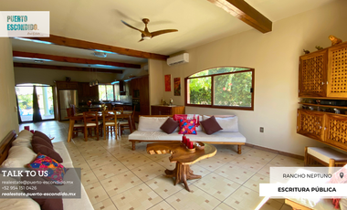 Villa de Lujo Sostenible en Rancho Neptuno