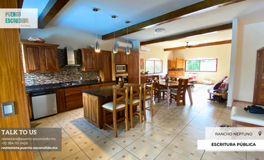 Villa de Lujo Sostenible en Rancho Neptuno