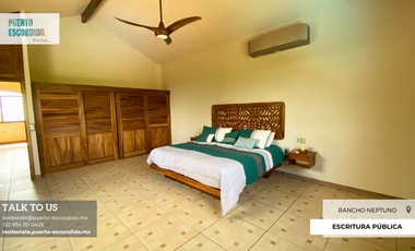 Villa de Lujo Sostenible en Rancho Neptuno
