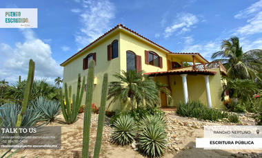 Villa de Lujo Sostenible en Rancho Neptuno
