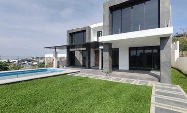 CASA CON ALBERCA EN VENTA EN LOMAS DE COCOYOC, MORELOS