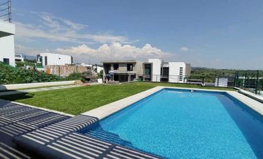 CASA CON ALBERCA EN VENTA EN LOMAS DE COCOYOC, MORELOS