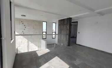 CASA CON ALBERCA EN VENTA EN LOMAS DE COCOYOC, MORELOS