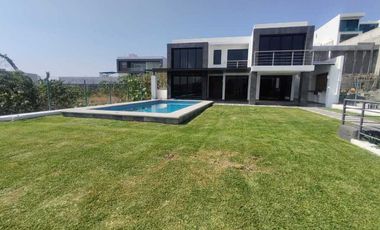 CASA CON ALBERCA EN VENTA EN LOMAS DE COCOYOC, MORELOS
