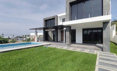 CASA CON ALBERCA EN VENTA EN LOMAS DE COCOYOC, MORELOS