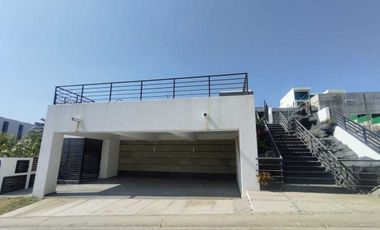 CASA CON ALBERCA EN VENTA EN LOMAS DE COCOYOC, MORELOS