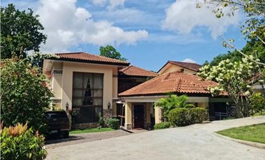 CLAYTON / CAMINO DE CRUCES / 884M / 6 HABITACION / 3 NIVEL / BALCON