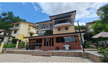 CLAYTON / CAMINO DE CRUCES / 884M / 6 HABITACION / 3 NIVEL / BALCON