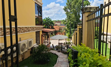 CLAYTON / CAMINO DE CRUCES / 884M / 6 HABITACION / 3 NIVEL / BALCON