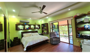 CLAYTON / CAMINO DE CRUCES / 884M / 6 HABITACION / 3 NIVEL / BALCON