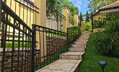 CLAYTON / CAMINO DE CRUCES / 884M / 6 HABITACION / 3 NIVEL / BALCON