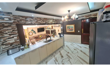 CLAYTON / CAMINO DE CRUCES / 884M / 6 HABITACION / 3 NIVEL / BALCON