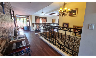 CLAYTON / CAMINO DE CRUCES / 884M / 6 HABITACION / 3 NIVEL / BALCON