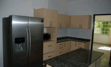 SE VENDE CASA DE 4 RECAMARAS EN VILLA VALENCIA,COSTA SUR