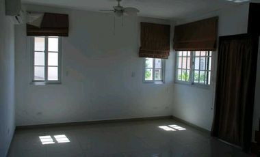 SE VENDE CASA DE 4 RECAMARAS EN VILLA VALENCIA,COSTA SUR