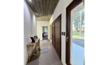 Espectacular Casa Quinta en Barrio La Plantación. Brandsen