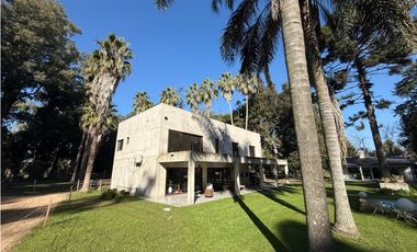 Espectacular Casa Quinta en Barrio La Plantación. Brandsen