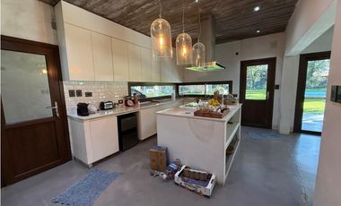 Espectacular Casa Quinta en Barrio La Plantación. Brandsen