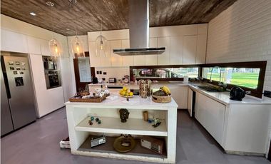 Espectacular Casa Quinta en Barrio La Plantación. Brandsen