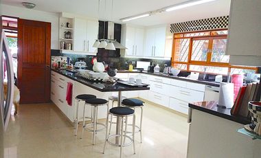 Venta Casa Finca Sabaneta Loma de San Jose con Piscina y amplio lote