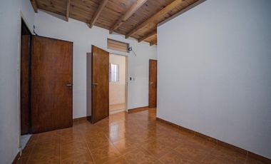 CASA EN VENTA 4 AMBIENTES EN CIUDADELA